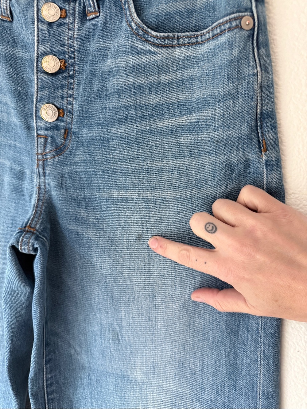 Madewell Wide-Leg Crop Jeans: Button-Front Edition - Martina Wash 27 - Flaw - Picture 7 of 12